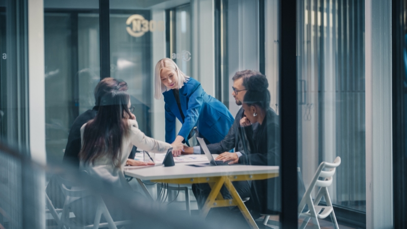 Team meeting around a table to apply analytical skills in a structured strategy discussion